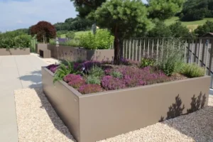Terrassengestaltung von Egloff Gartendesign in Niederwil